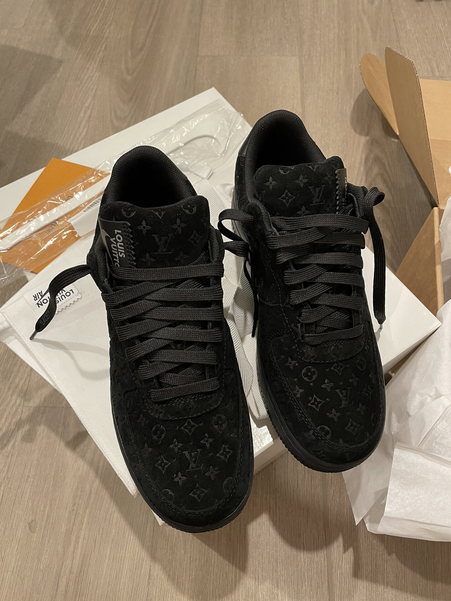 【Louis Vuitton x Nike】コラボ Air Force 1 Low & Pilot Case Black【日本未入荷】♪超入手困難