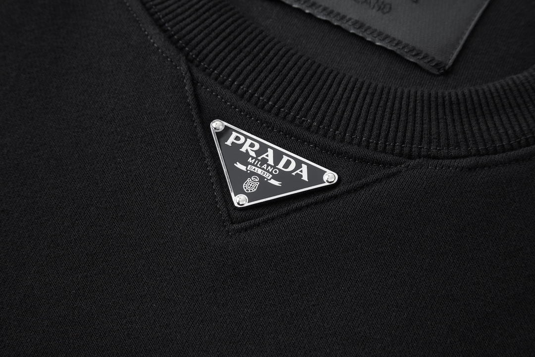 【PRADA】長袖 T シャツ