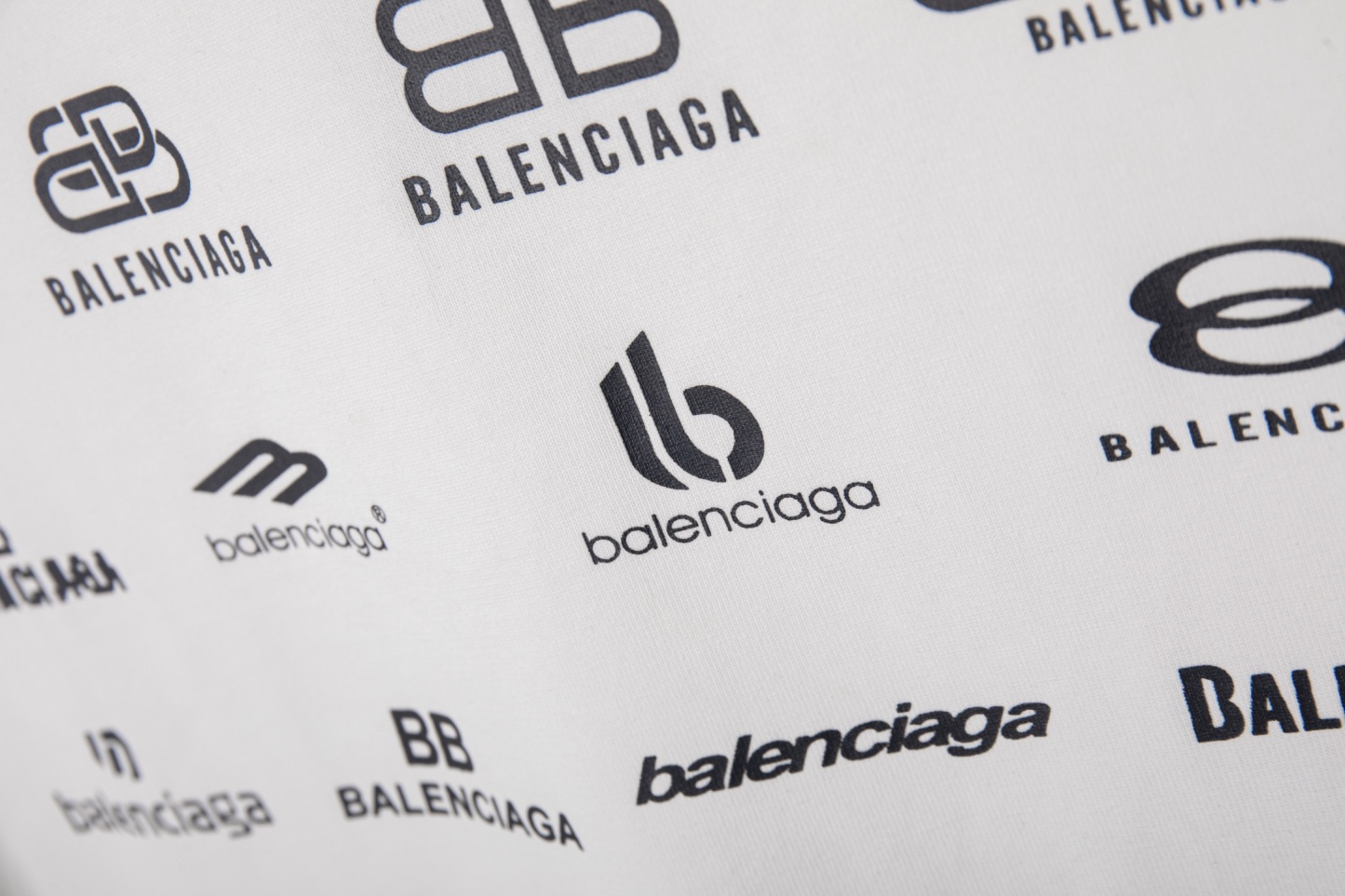 【BALENCIAGA】プリント長袖 T シャツ