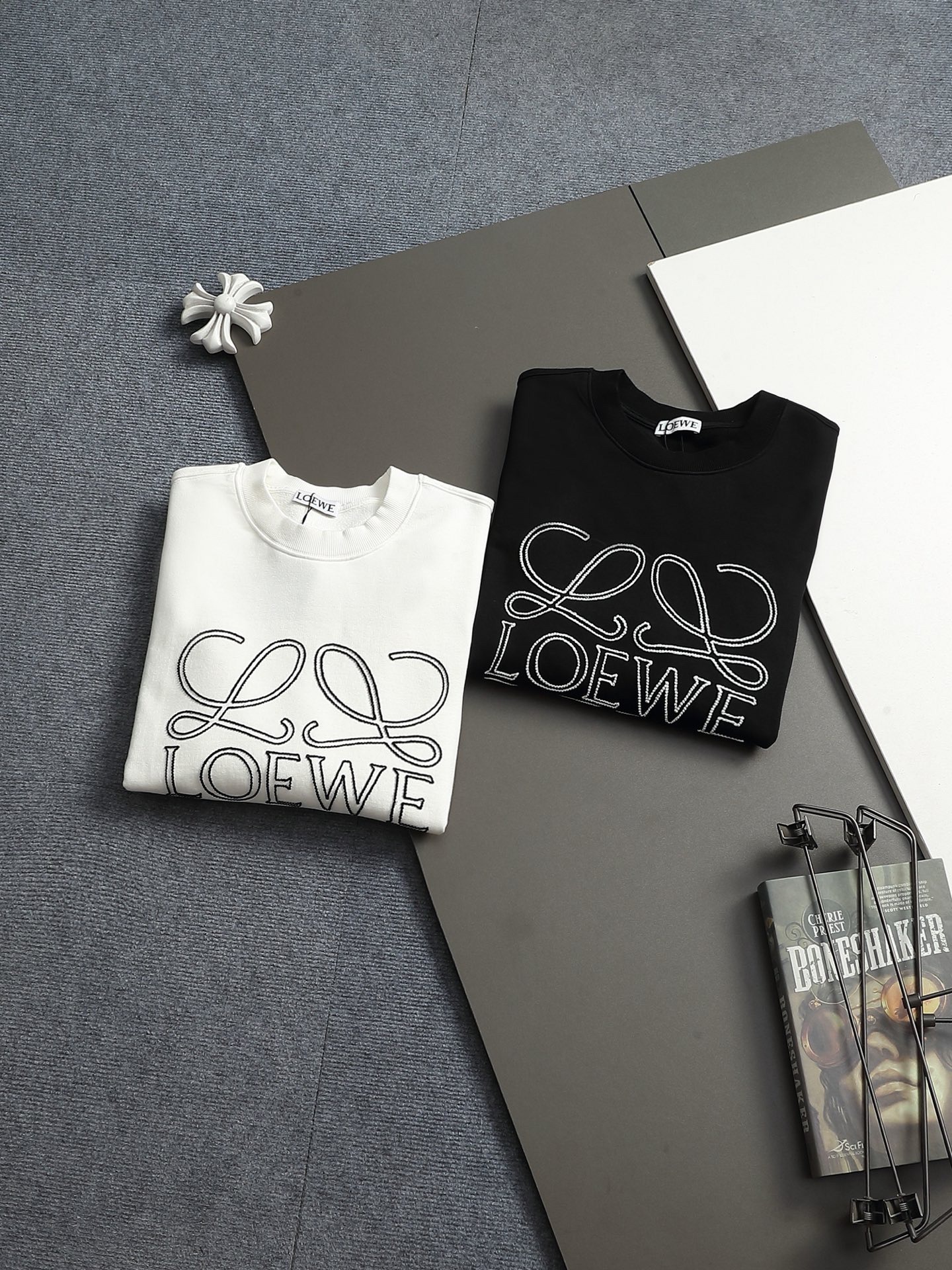 【LOEWE】刺繍長袖 T シャツ