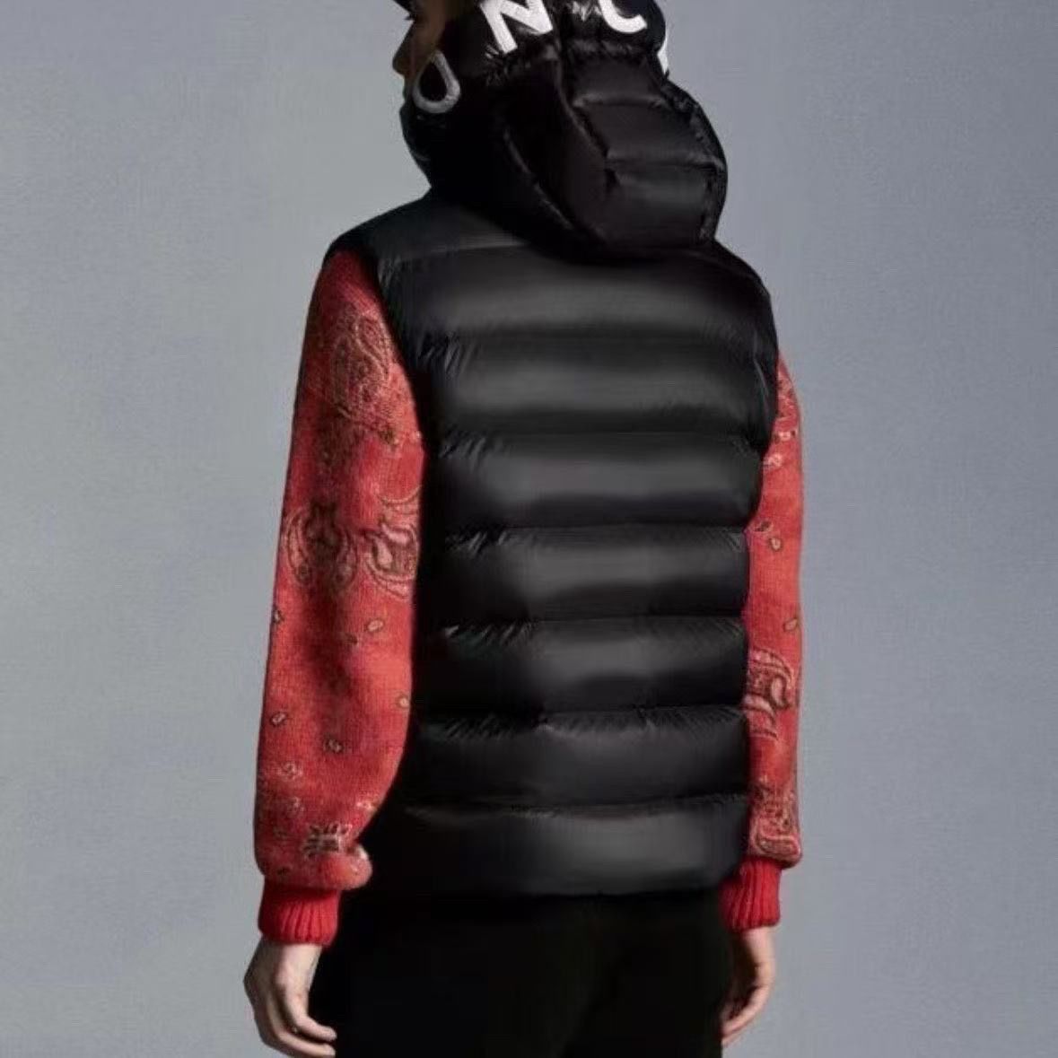 【MONCLER旗艦店】（モンクレール）ダウンベスト ご好評に付き再入荷！！