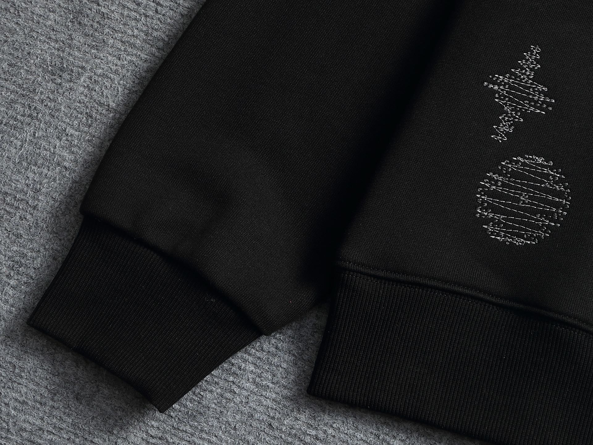 【LOUIS VUITTON】刺繍長袖 T シャツ