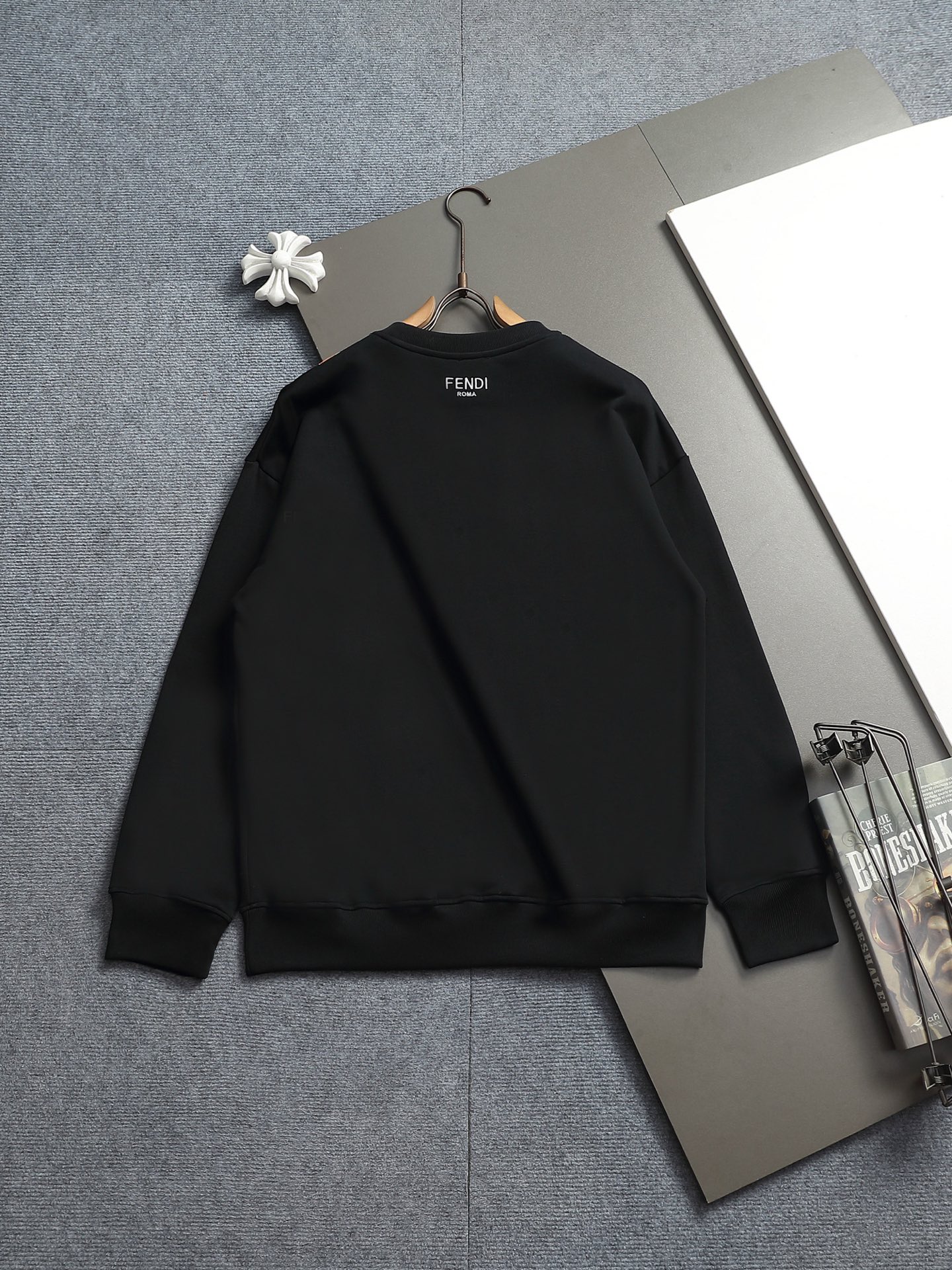 【FENDI】長袖 T シャツ