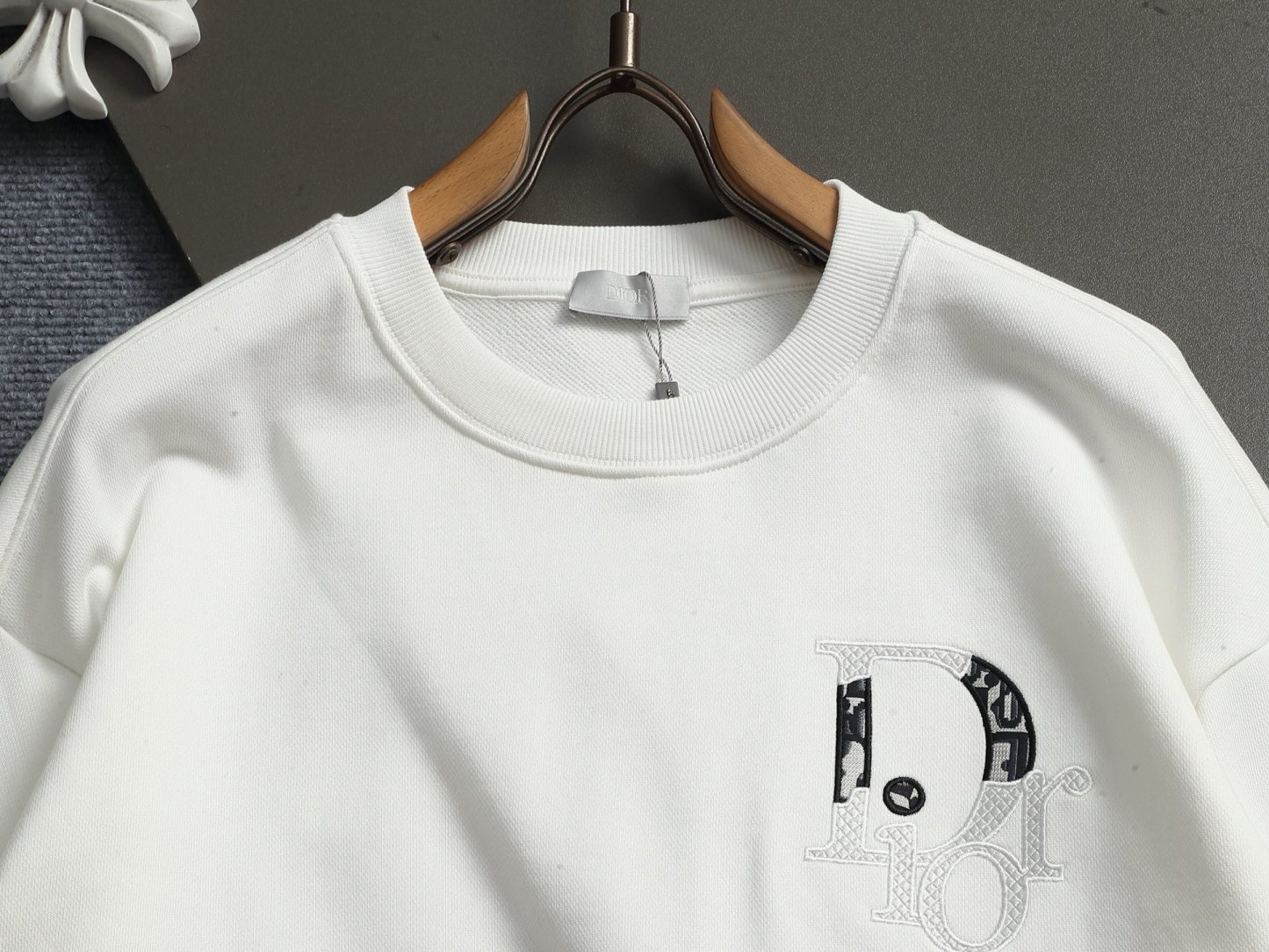 【DIOR】刺繍長袖 T シャツ