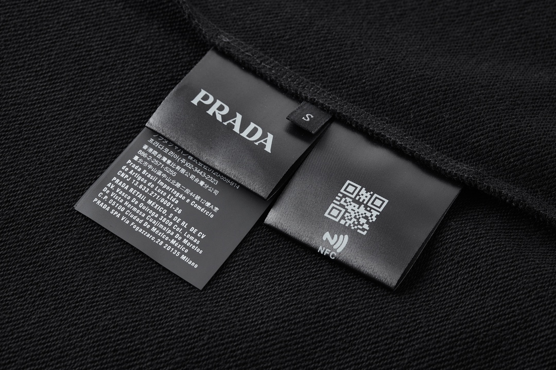【PRADA】長袖 T シャツ