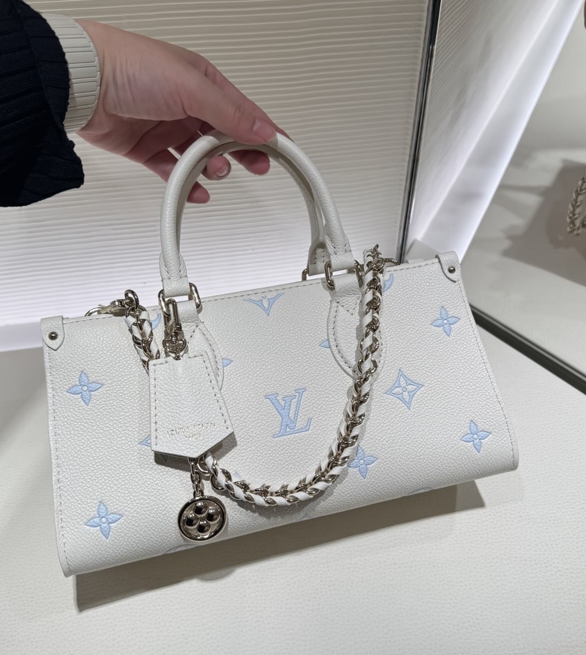 【気品溢れる♪】Louis Vuitton★オンザゴー EW