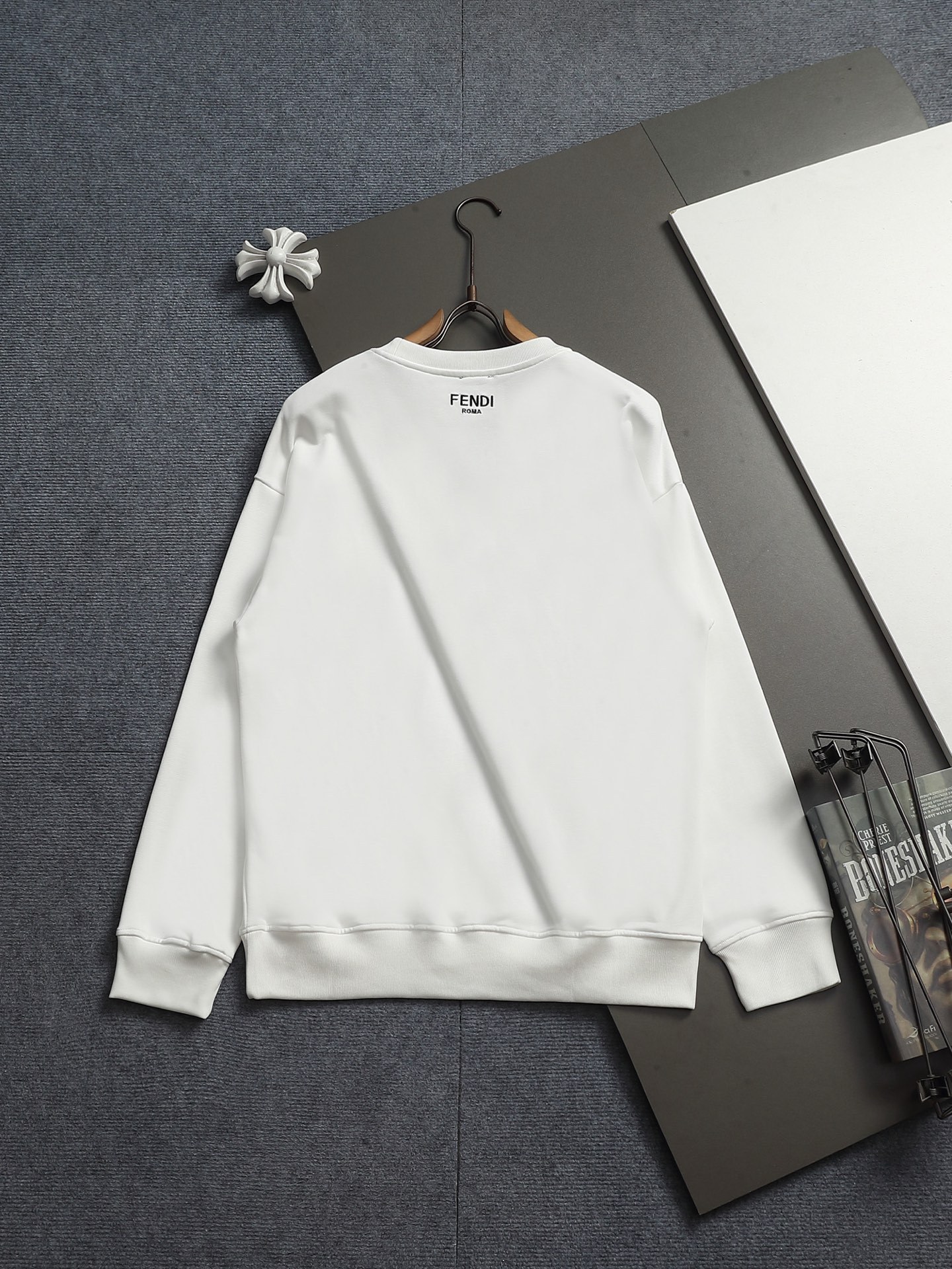 【FENDI】長袖 T シャツ