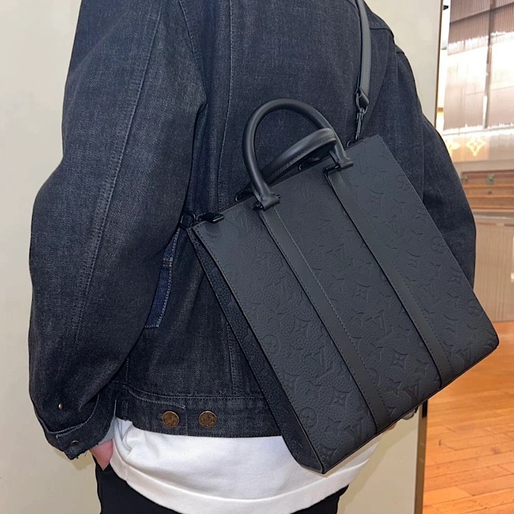 【ビジネスに活躍】Louis Vuitton サックプラバッグ　A4収納可