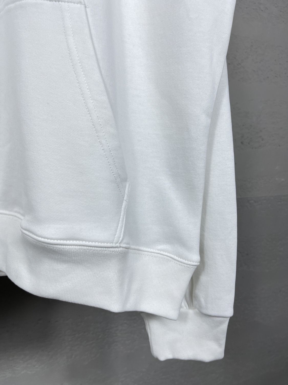 【BALENCIAGA】バレンシアガ パーカー 男女兼用 ご好評に付き再入荷！