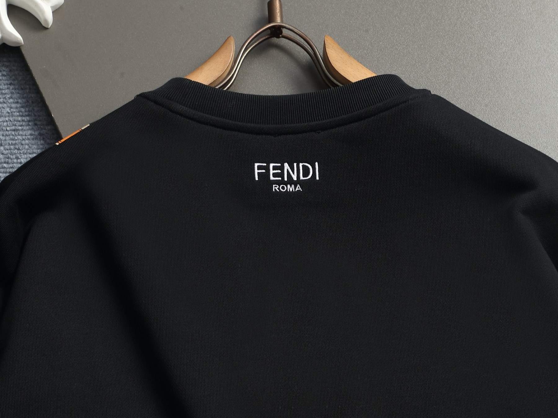 【FENDI】長袖 T シャツ