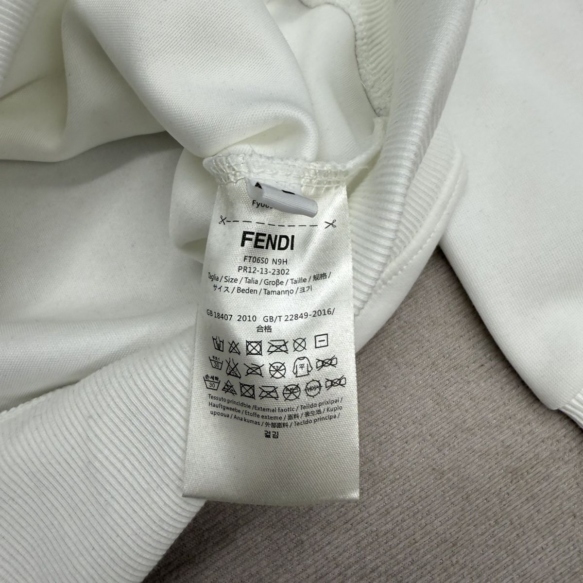 【FENDI旗艦店】フェンディ パーカー 男女兼用 ご好評に付き再入荷！