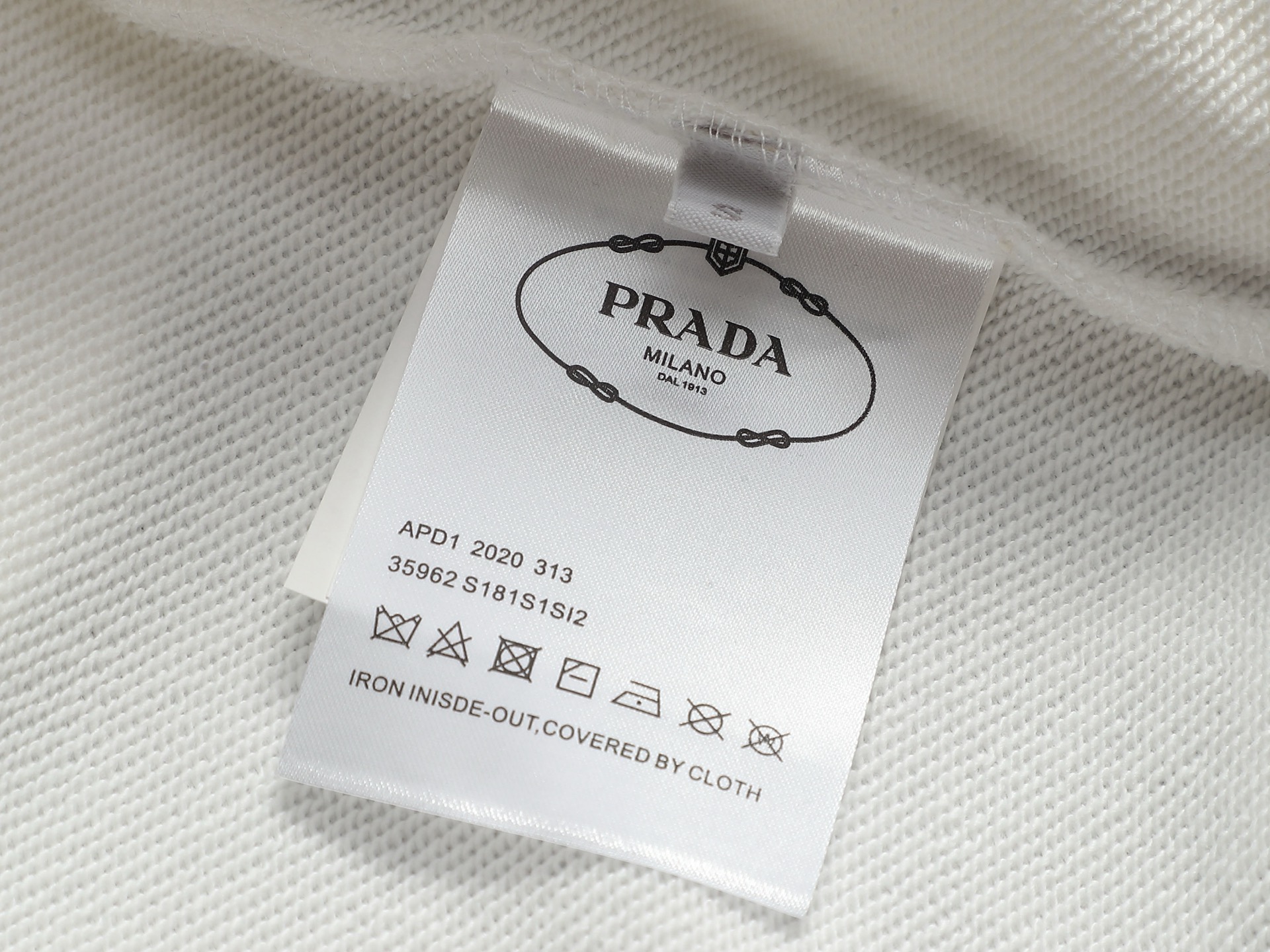 【PRADA】プリント長袖 T シャツ