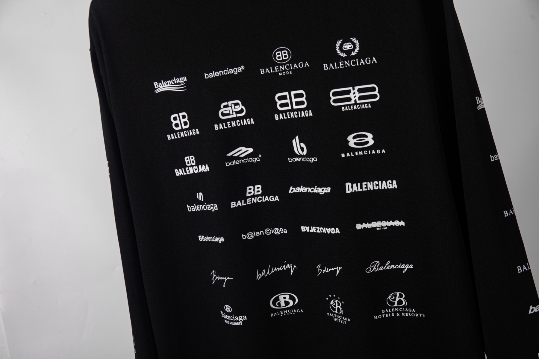 【BALENCIAGA】プリント長袖 T シャツ