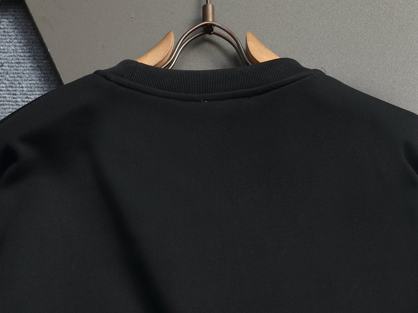 【MONCLER】刺繍長袖 T シャツ