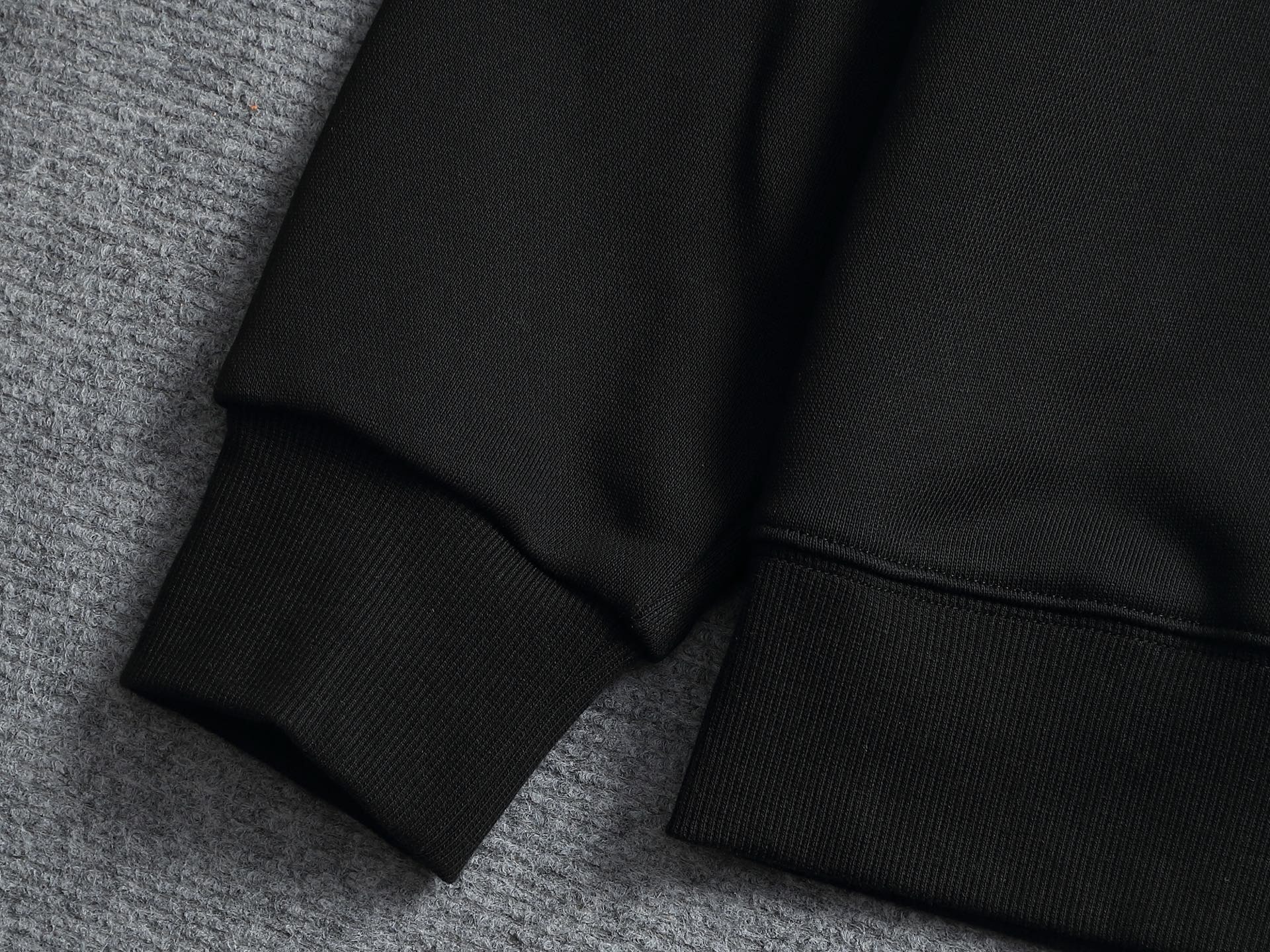 【DIOR】刺繍長袖 T シャツ