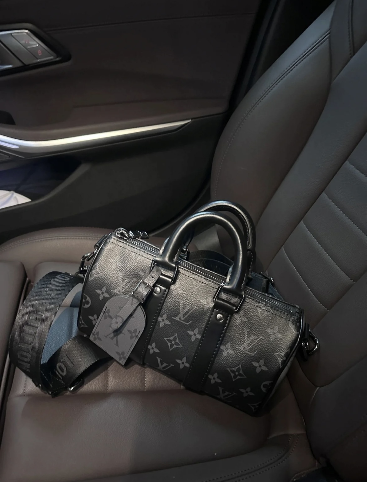 【コンパクトでお洒落♪】LV★キーポル・バンドリエール 25  M46271