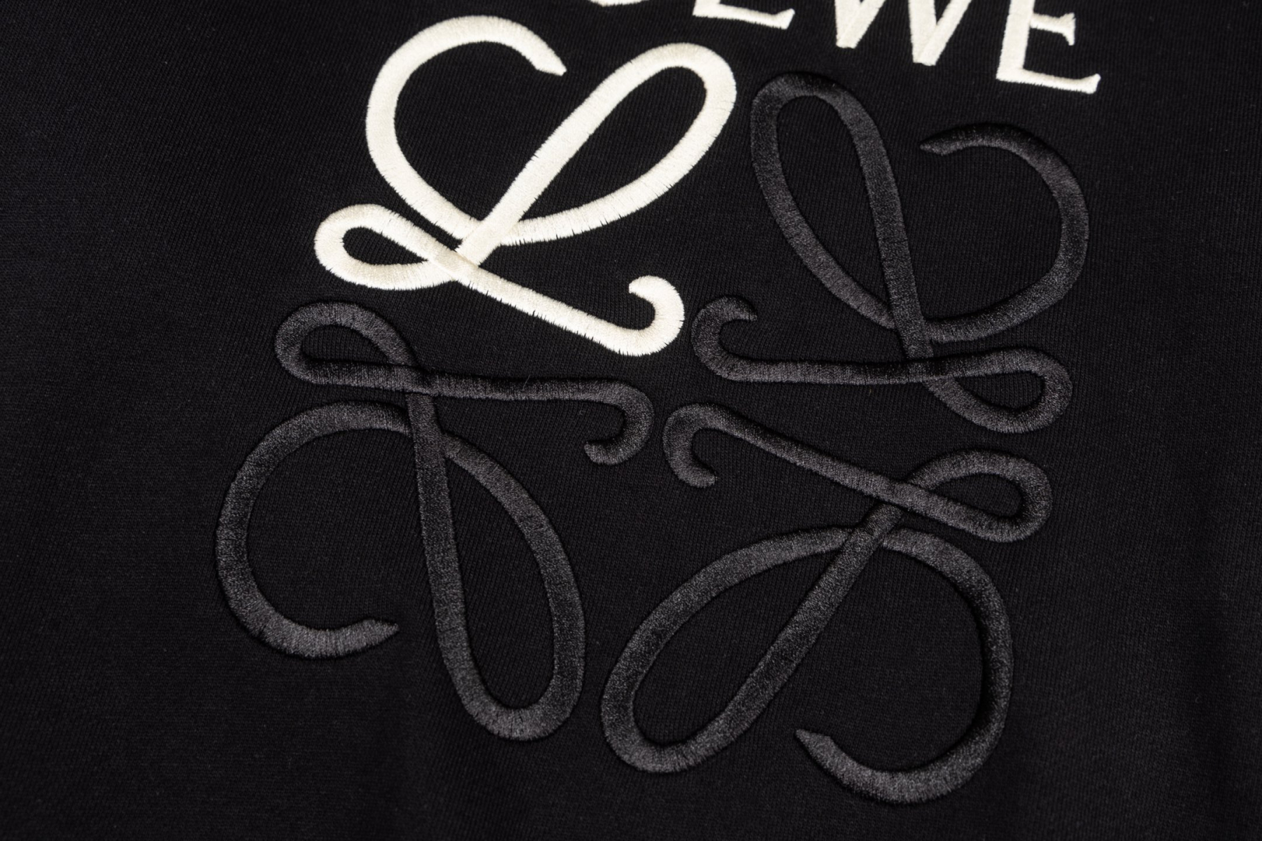 【LOEWE】刺繍パーカー
