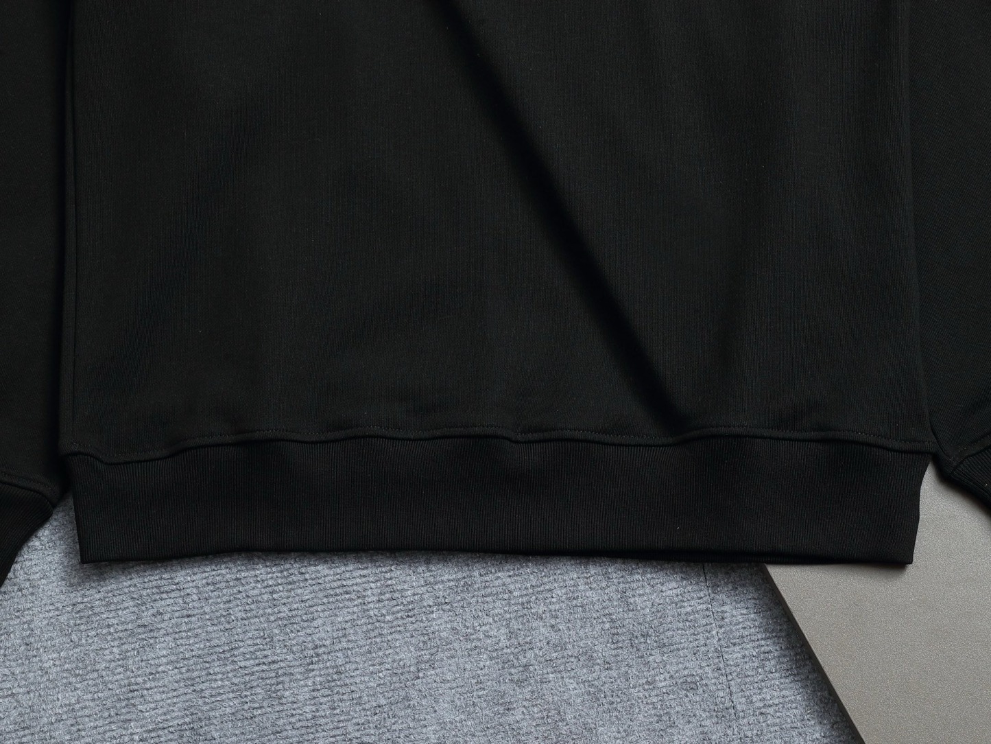 【BURBERRY】刺繍長袖 T シャツ