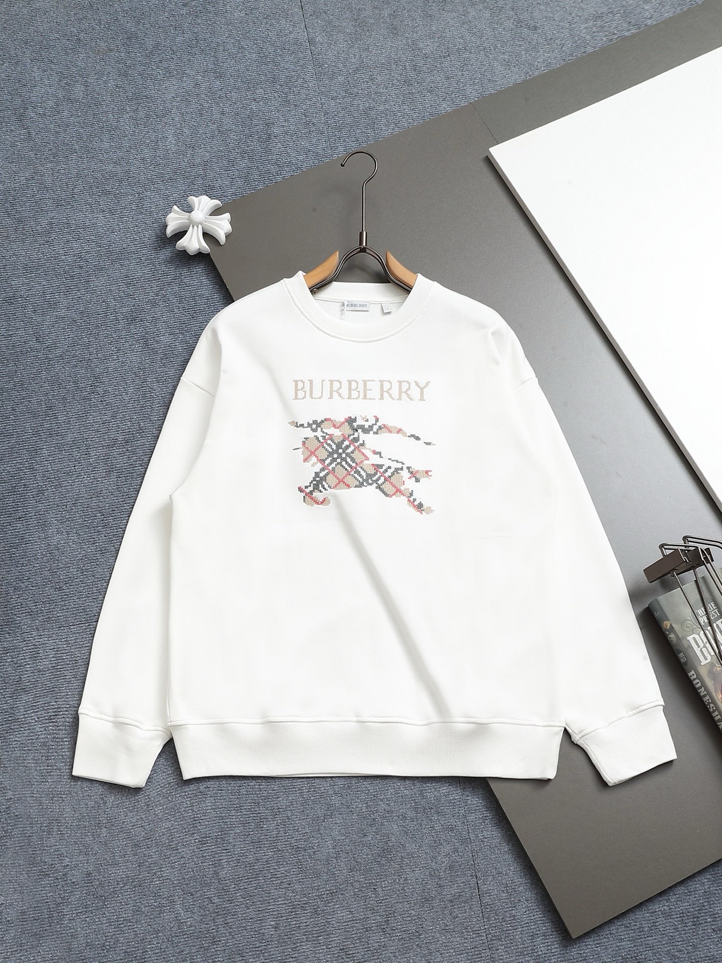 【BURBERRY】刺繍長袖 T シャツ
