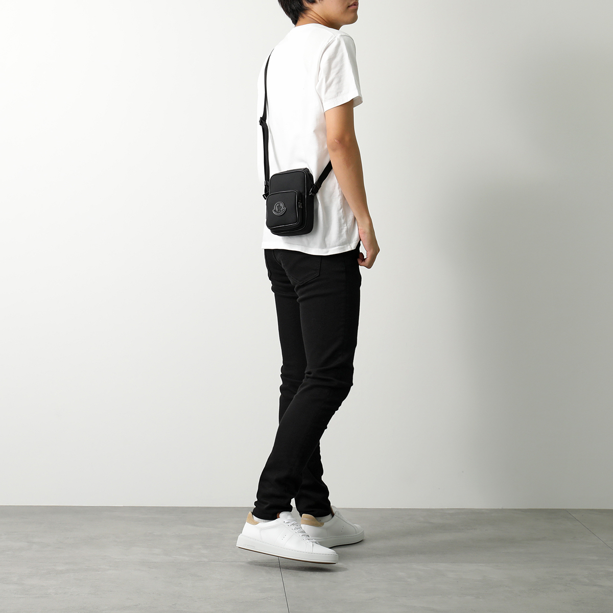 MONCLER ショルダーバッグ YEHOR 6B00001 M2569