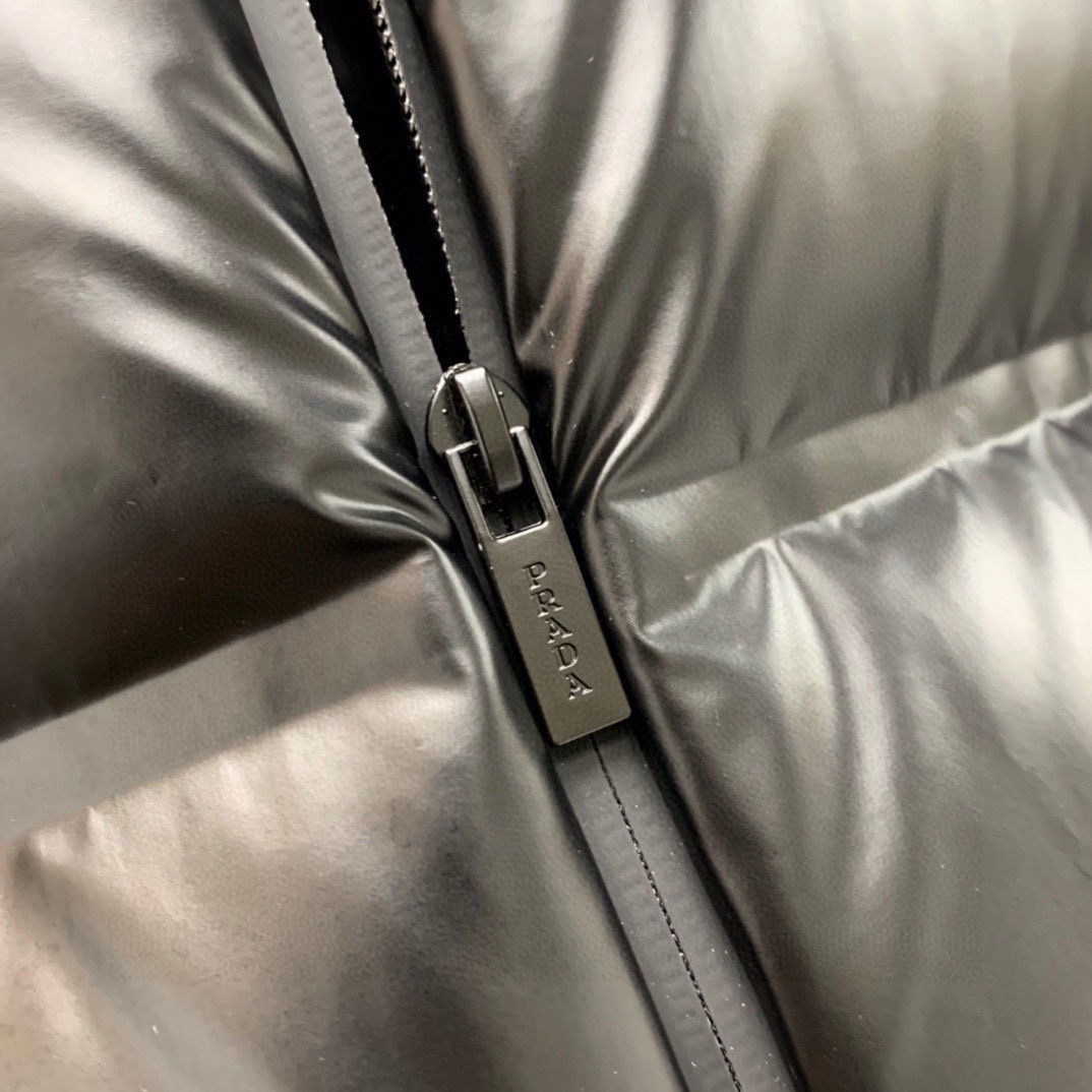 PRADA  ダウンジャケット 代金引換 送料無料  おうちで試着