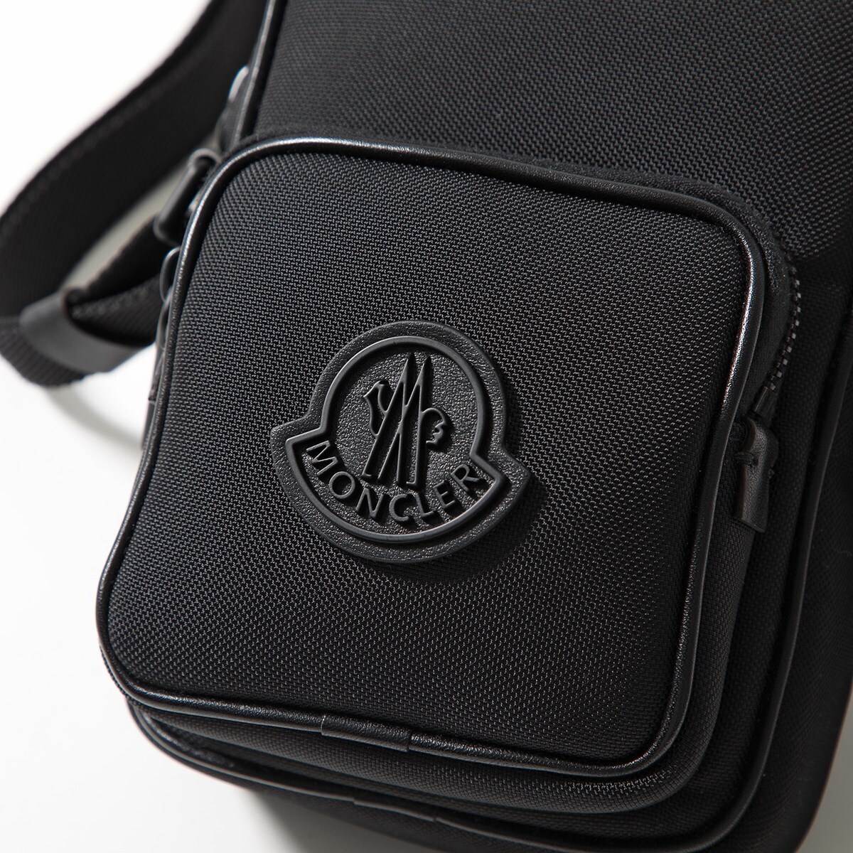 MONCLER ショルダーバッグ YEHOR 6B00001 M2569