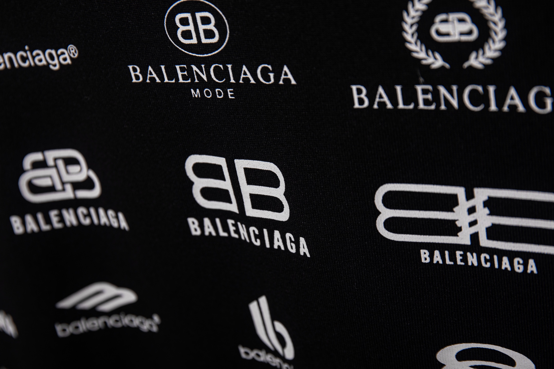 【BALENCIAGA】プリント長袖 T シャツ