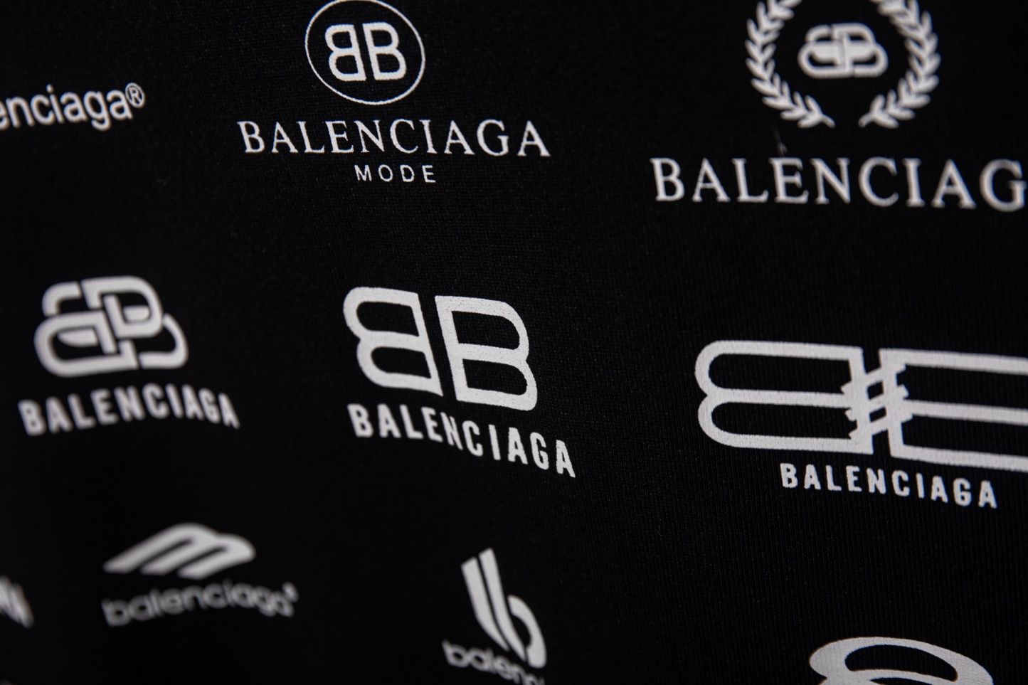 【BALENCIAGA】プリント長袖 T シャツ