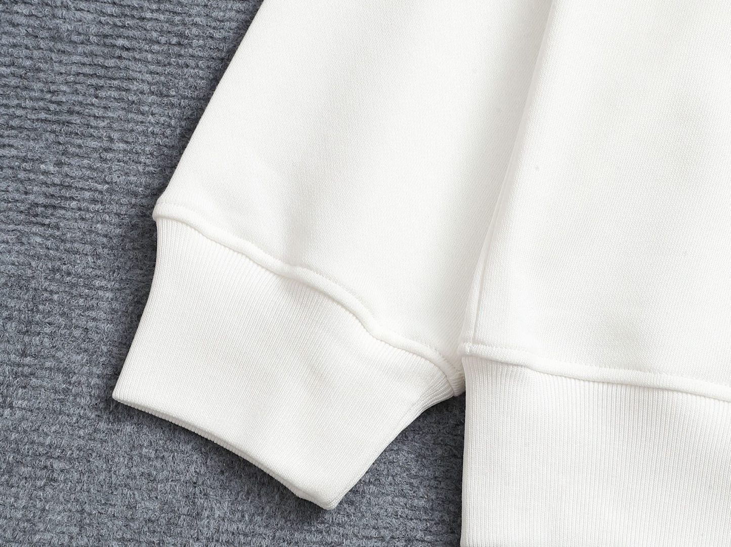【BURBERRY】刺繍長袖 T シャツ