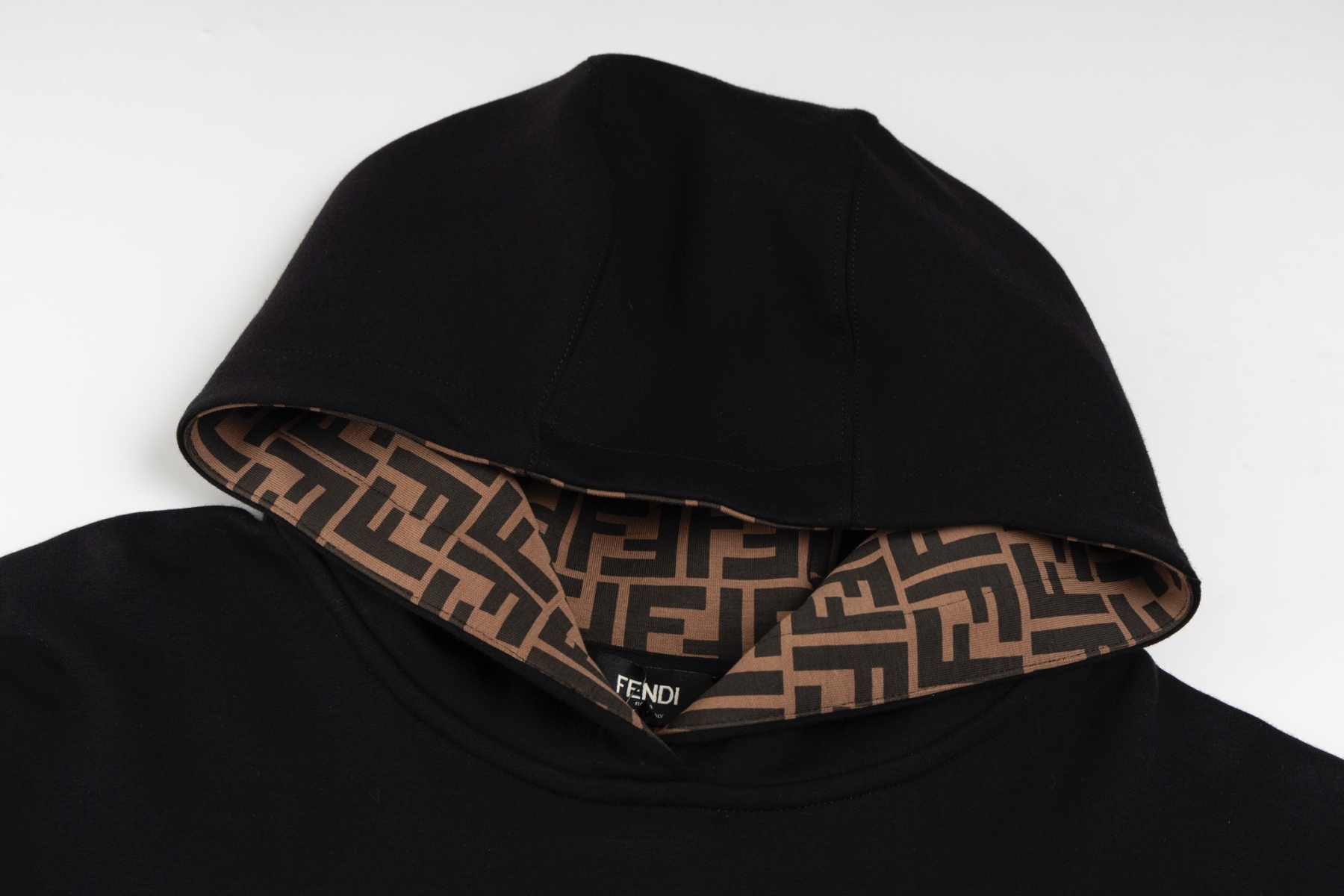 【FENDI 公式旗艦店】着好評に付き再入荷！