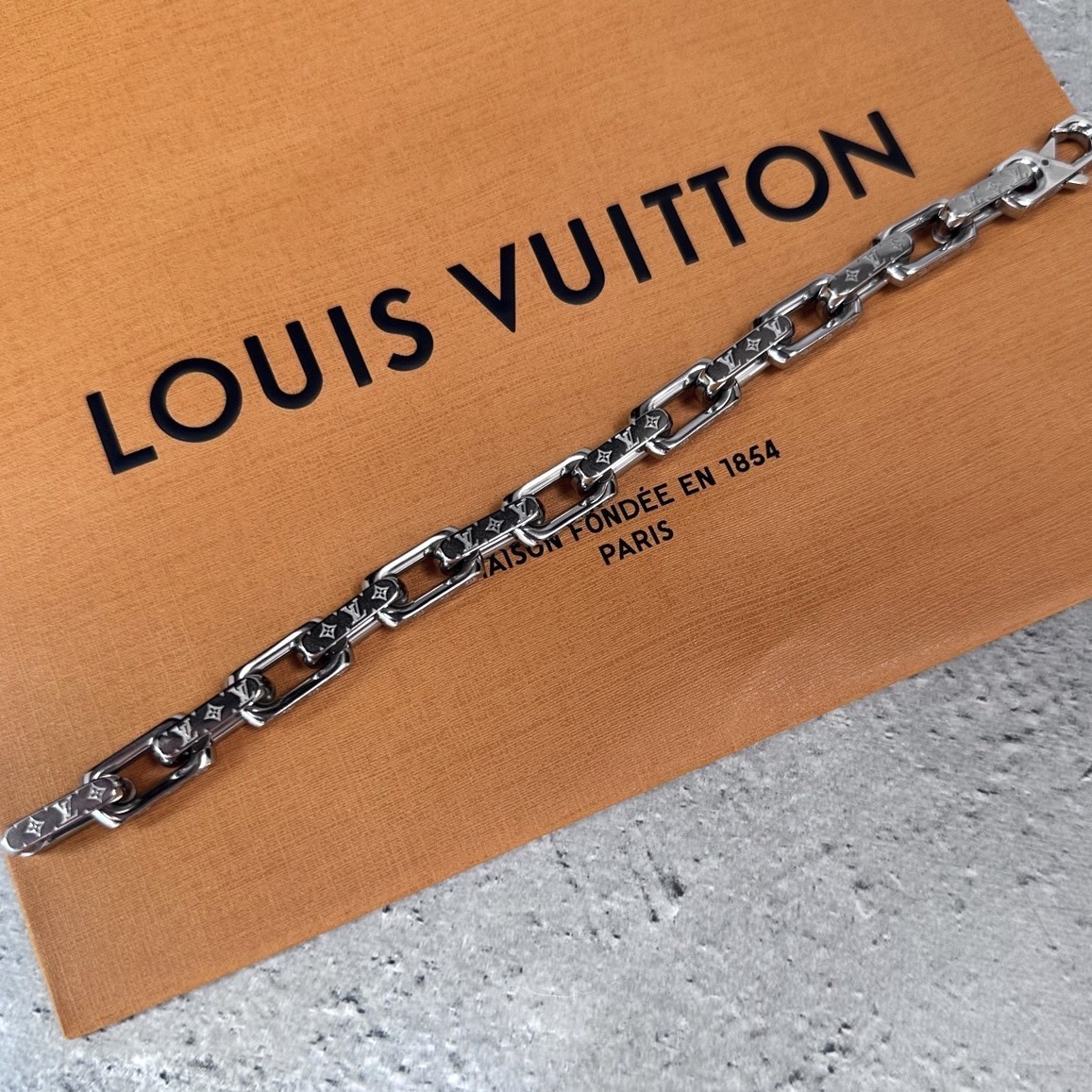 Louis Vuitton モノグラムチェーン ブレスレット