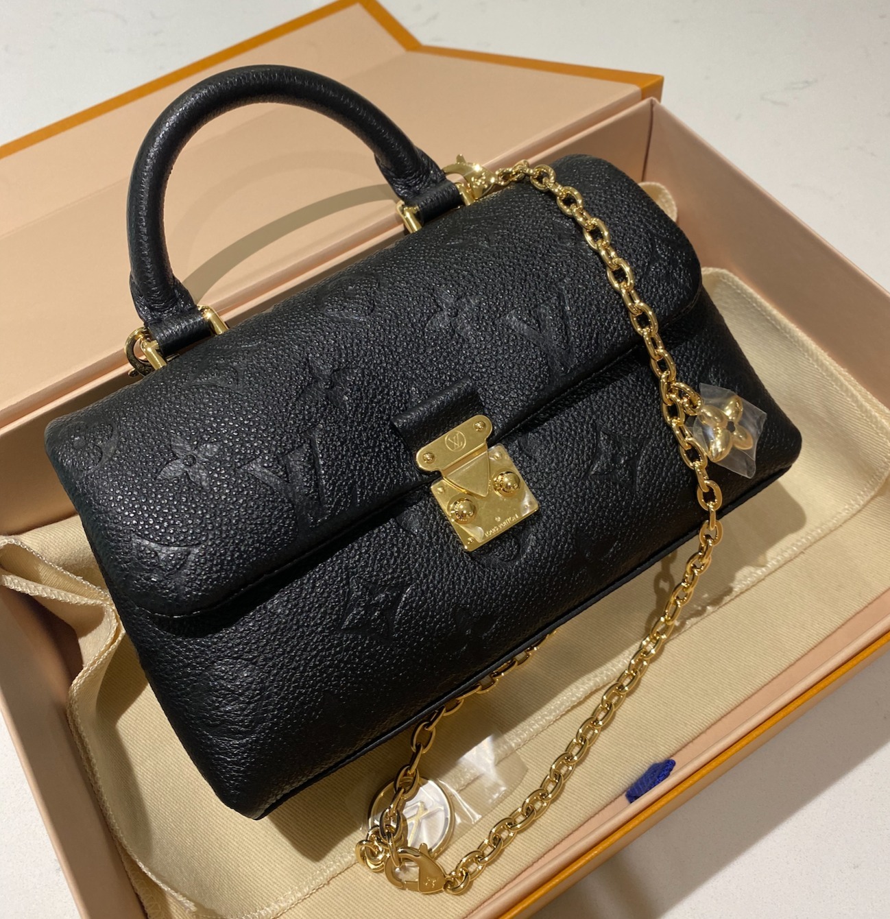 海外限定品♪ Louis Vuitton ナノマドレーヌ ハンドバッグ 2way