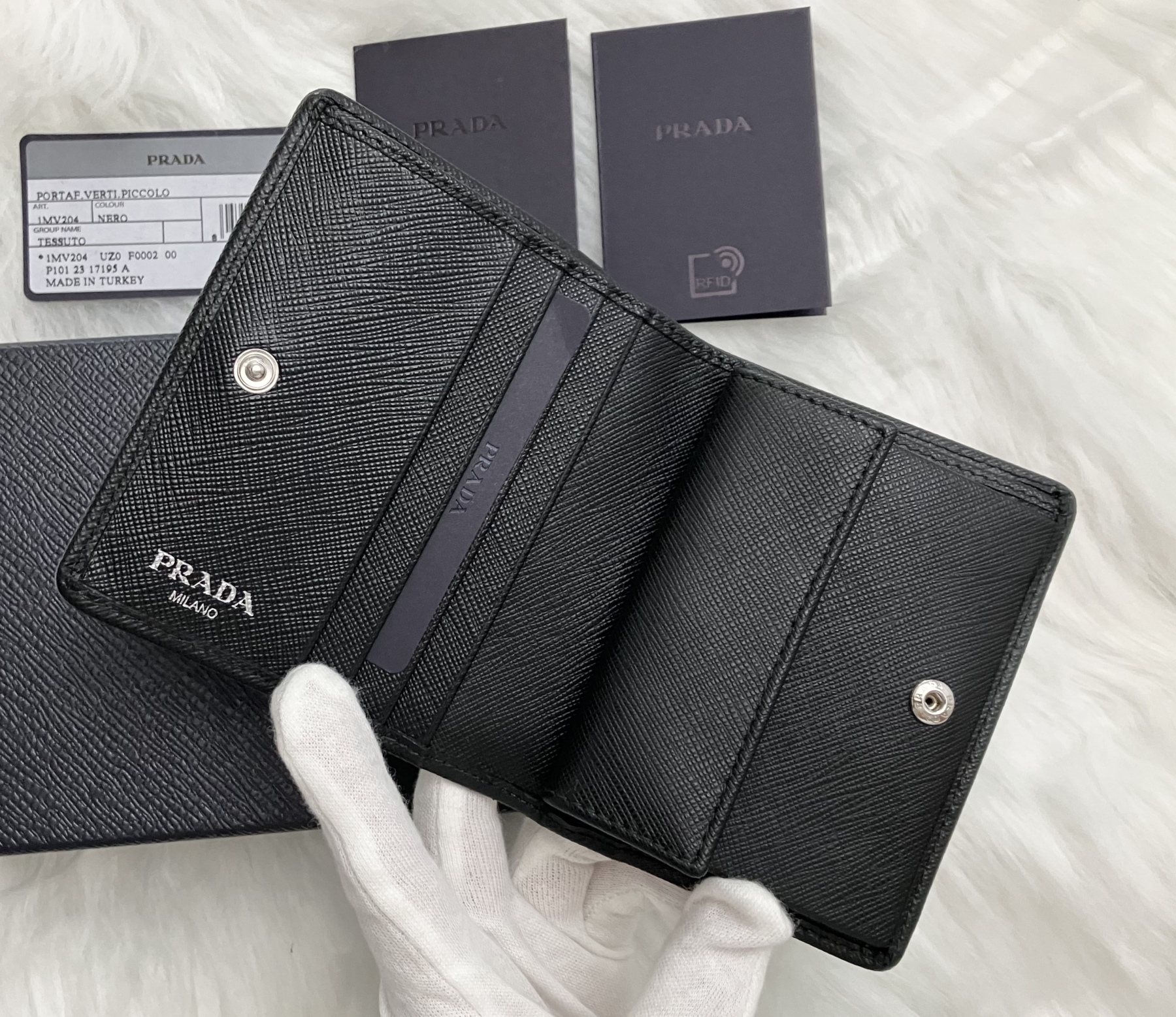 【PRADA】VIPセール♪ ナイロンxサファイアーノ 二つ折り財布♪