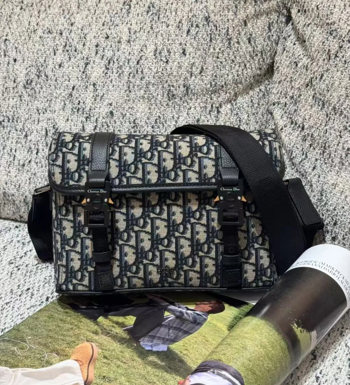 【大人気♪】Dior Hit the Road メッセンジャーバッグ