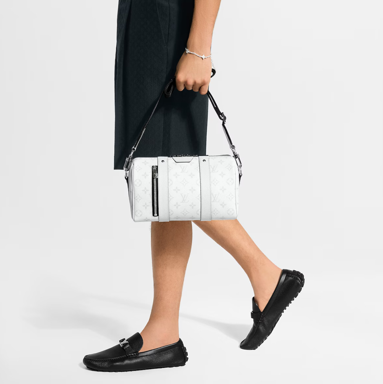 【洗練された都会派バッグ】Louis Vuitton シティ・キーポル M27644