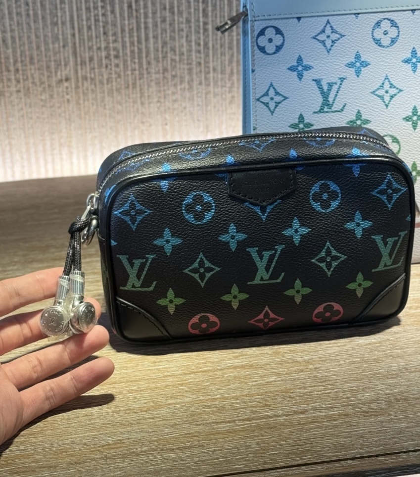 【グラデーションが目を惹く】Louis Vuitton★ショルダーバッグ M13903
