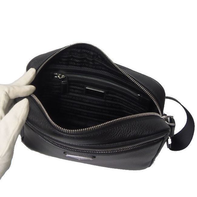 PRADA メンズ レザー ショルダーバッグ