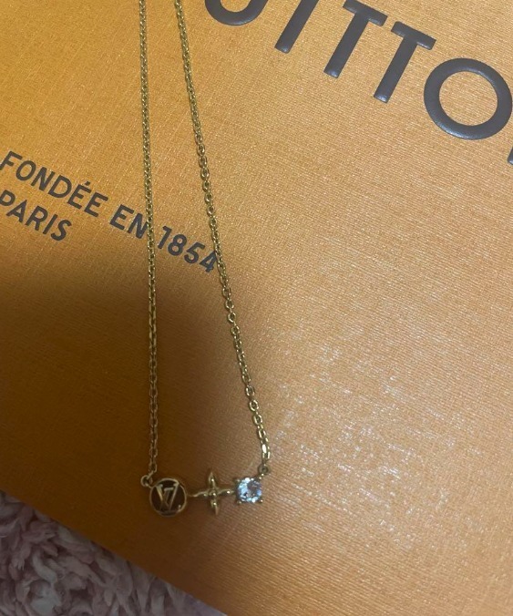 シンプルさが可愛い♪ Louis Vuitton ネックレス プティ ルイ