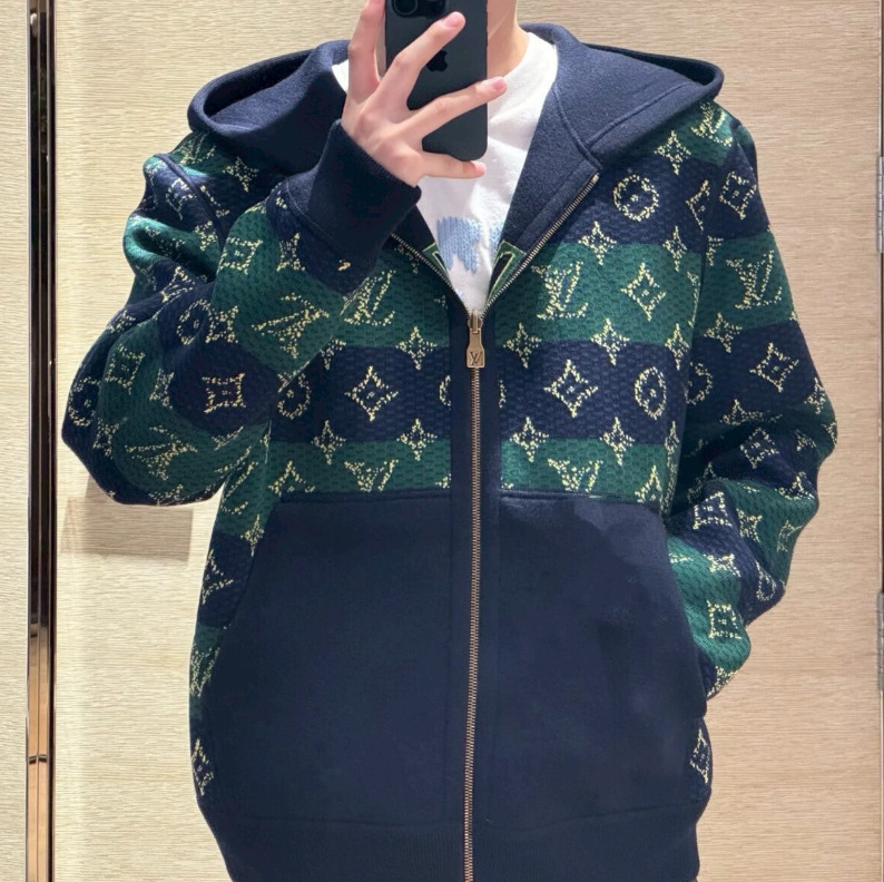 リバーシブルでオシャレパーカー【Louis Vuitton】パーカー