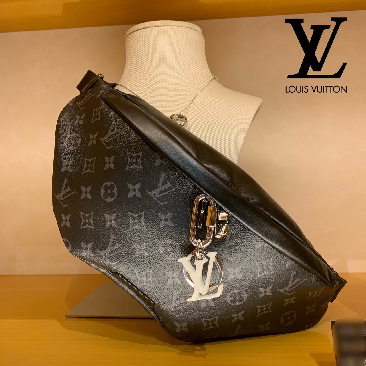 世界中で入手困難★Louis Vuitton★バムバッグ