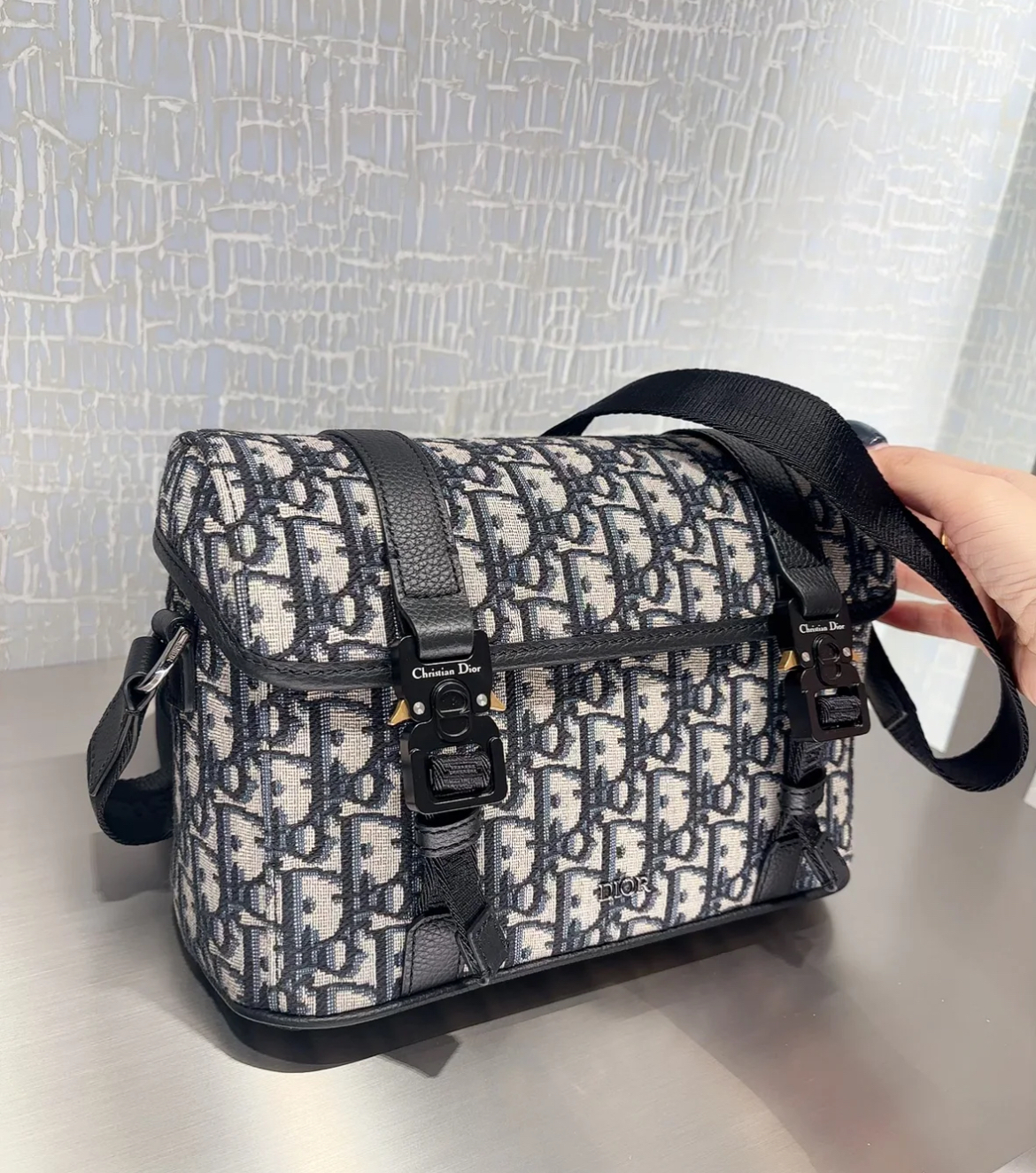 【大人気♪】Dior Hit the Road メッセンジャーバッグ