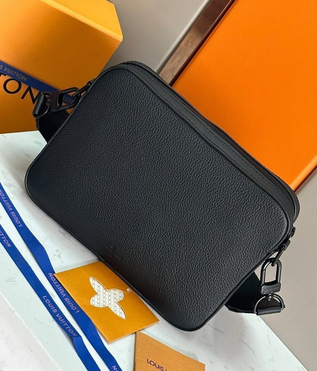 【クールで男らしい】LOUIS VUITTON★ショルダーバック