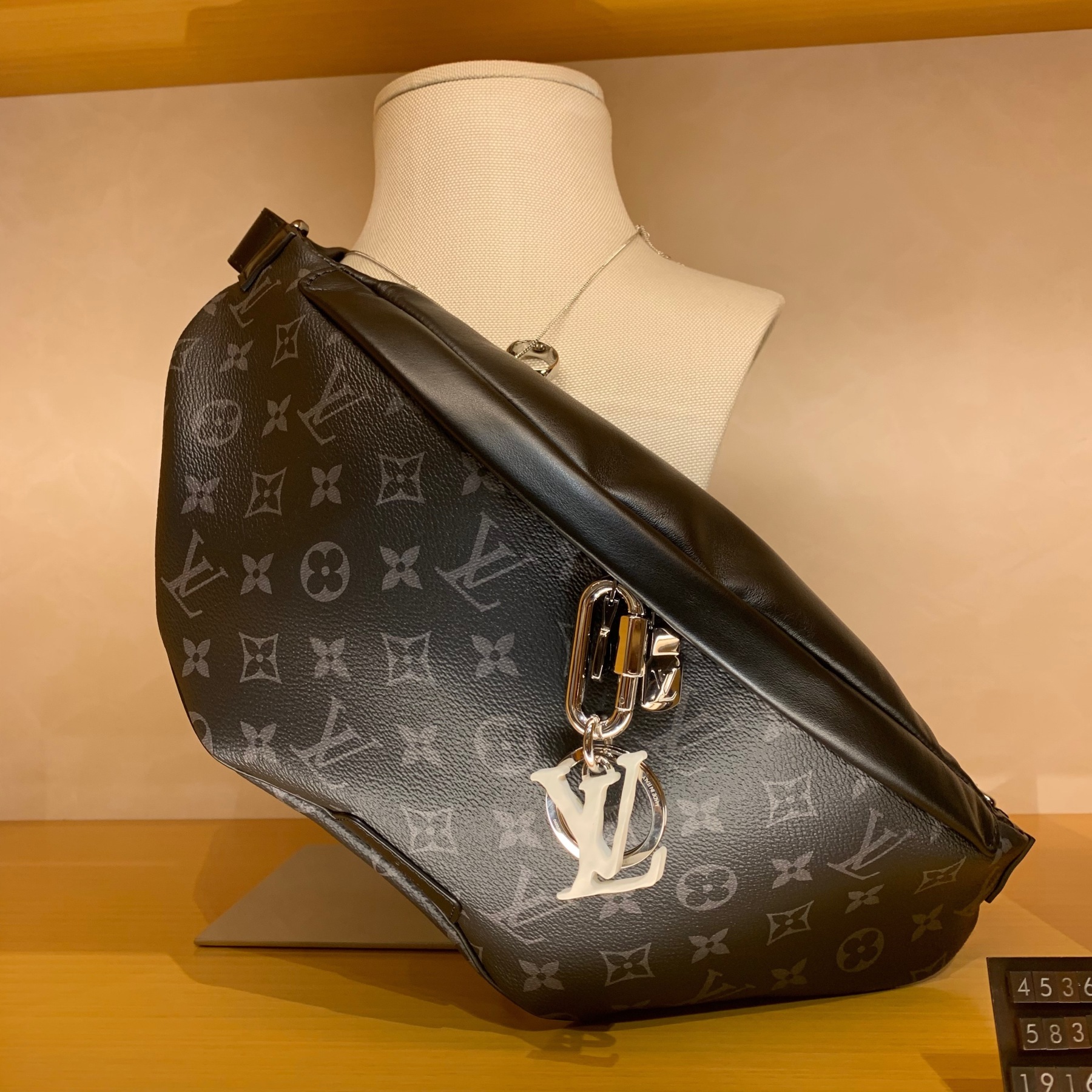 世界中で入手困難★Louis Vuitton★バムバッグ