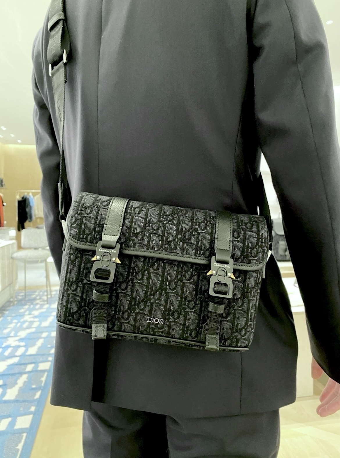 【大人気♪】Dior Hit the Road メッセンジャーバッグ