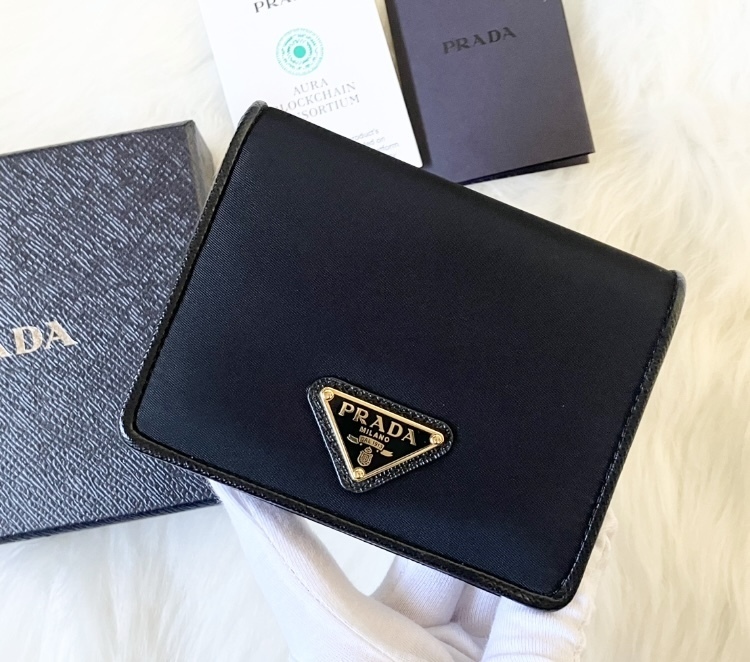【PRADA】VIPセール♪ ナイロンxサファイアーノ 二つ折り財布♪