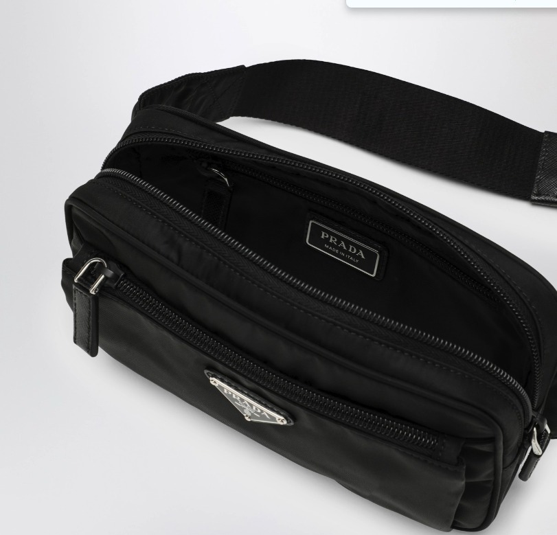 国内発送関税込【PRADA】プラダ ボディバッグ