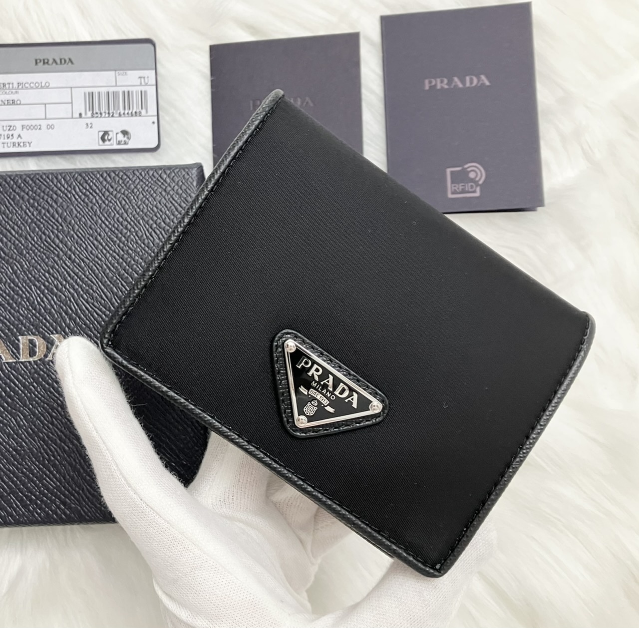 【PRADA】VIPセール♪ ナイロンxサファイアーノ 二つ折り財布♪