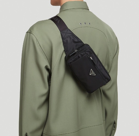 国内発送関税込【PRADA】プラダ ボディバッグ