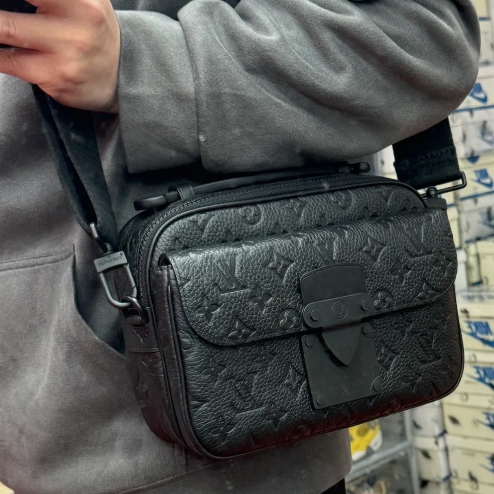 品格×機能性 ルイヴィトン Sロック・メッセンジャー バッグ M58489