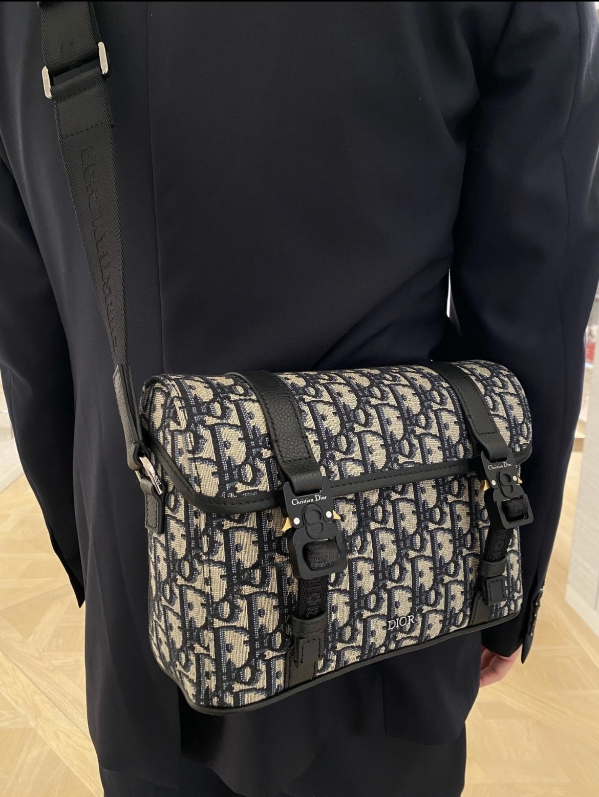 【大人気♪】Dior Hit the Road メッセンジャーバッグ